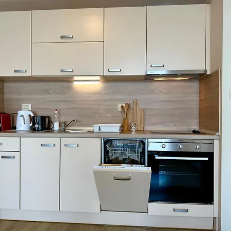 Апартамент Cosher Gardenia Palace 6 Free Parking